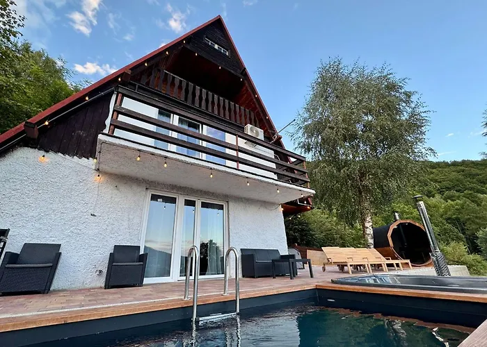 Nad Jeziorem Villa *